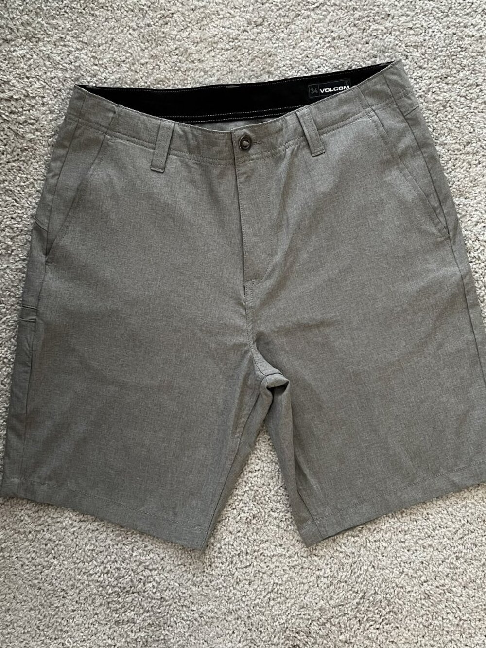 Volcom Men’s Shorts Chino Style Flat Front Tech Material Gray Size 34 in Waist